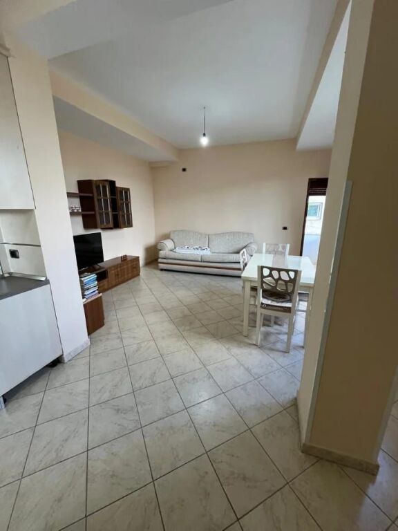 Affitto | Vilë 2 + 1 | Kodra E. Priftit | 450 €/mese