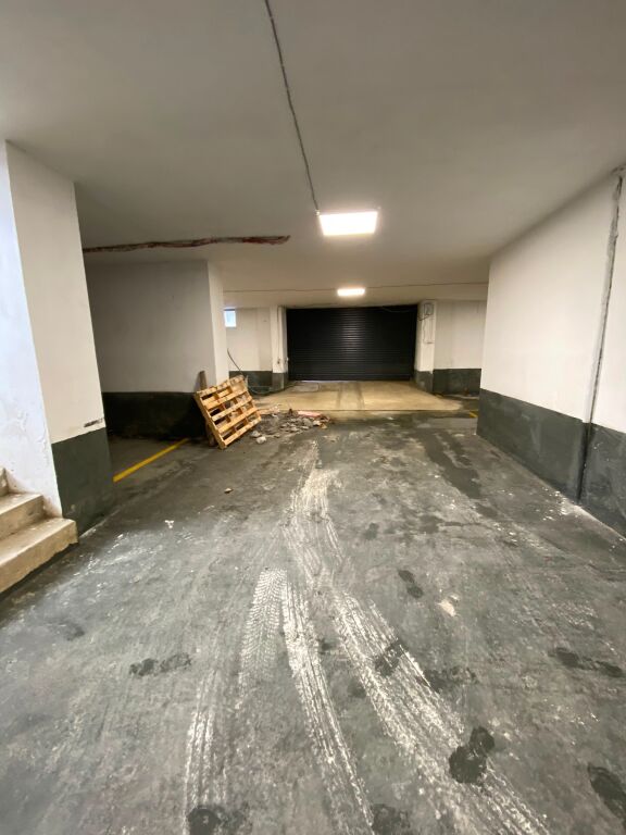 Shiten 8 post parkime, Kazazi Durres