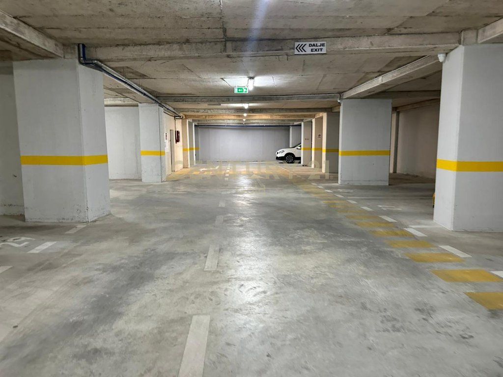 FOR RENT MODERN APARTMENT 2+1+2 + PARKING SPACE NEAR THE NEW MARKET! 1,300 €