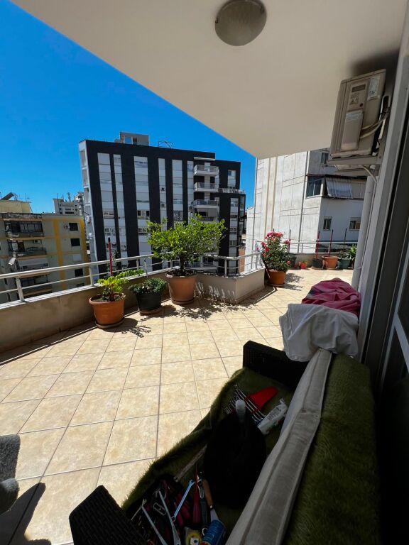 Rruga e Barrikadave, apartament 1+1 me qira - Więcej