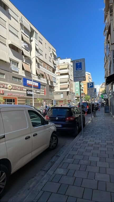 Shop for rent open Space in Komuna e Parisit