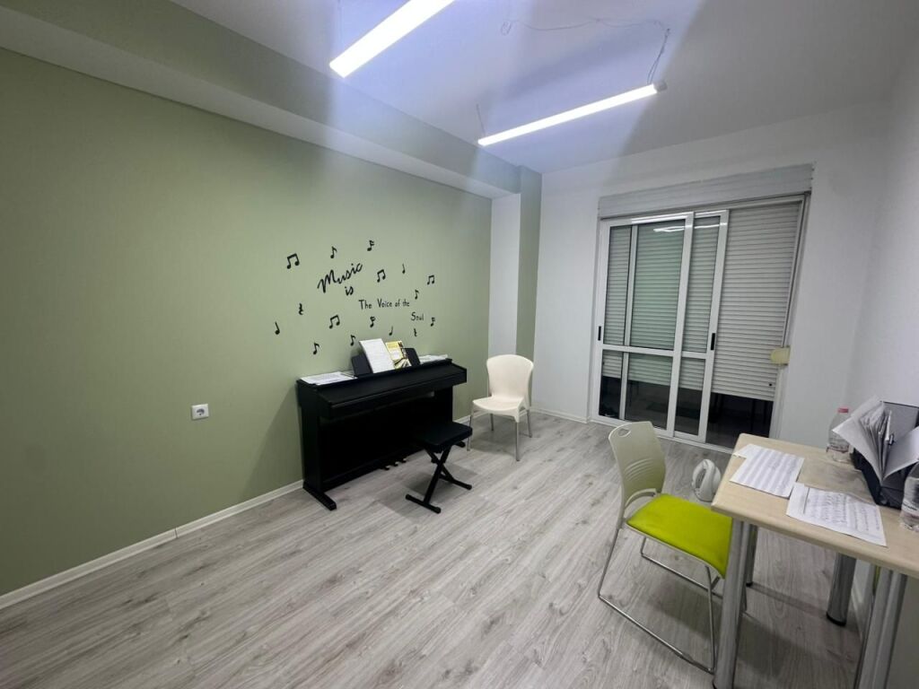 Office space for rent at LSI in Bllok.