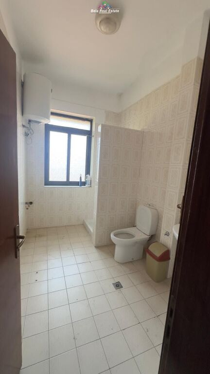 Ufficio in Affitto in Via Durazzo (ID BZ2744) Tirana