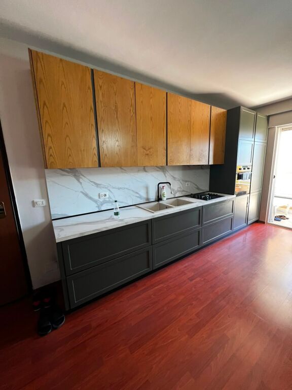Rruga e Barrikadave, apartament 1+1 me qira - Widok 2