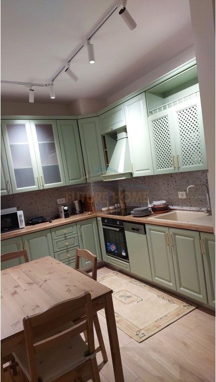 Affitto, Appartamento 1+1, Viale Zogu 1 900 €