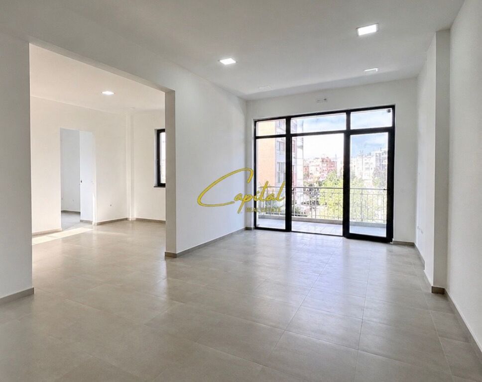 BUSINESS PREMISES FOR RENT 70 M2 ASTIR 1,200 EURO