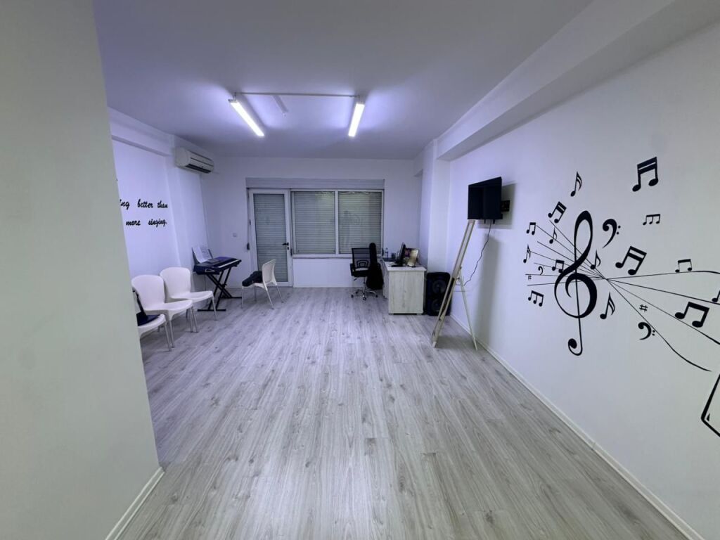 Office space for rent at LSI in Bllok.