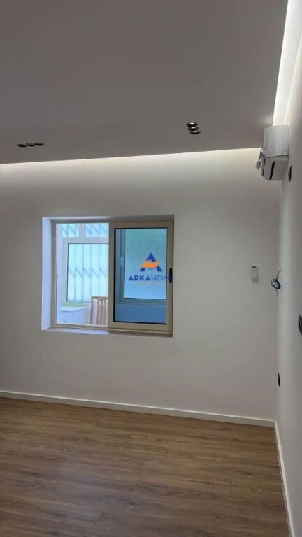 LOCALE COMMERCIALE IN AFFITTO 50M2 "MYSLYM SHYRI" 60.000 LEKE