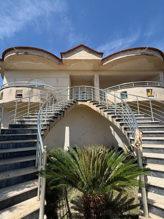 🏡 **2-Storey Villa for Sale near Univers City**