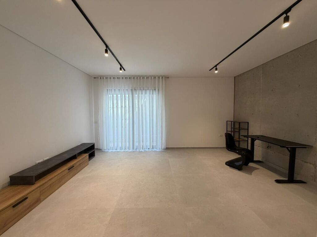 Individual villa with swimming pool for rent in Mullet near TEG.  