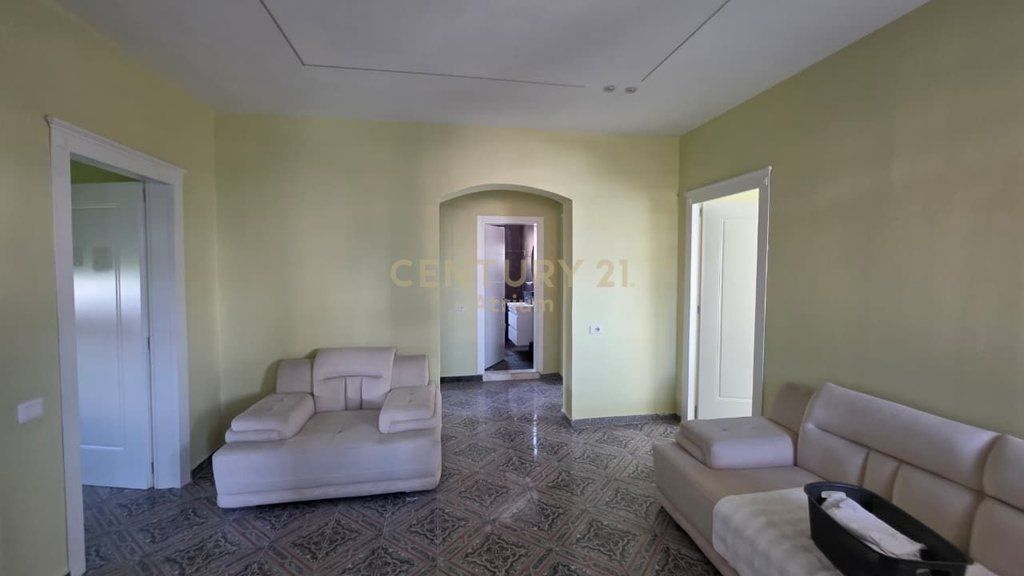 VILLA SU 3 PIANI IN AFFITTO A LAPRAKË – IDEALE PER ISTITUZIONI, CLINICHE E CENTRI EDUCATIVI!