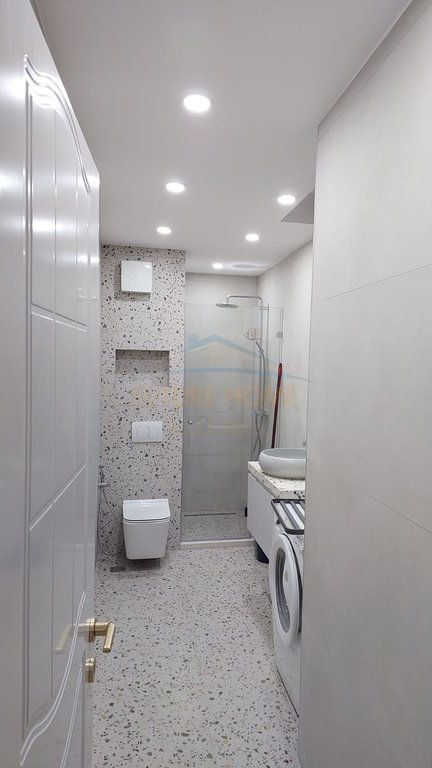 Affitto, Appartamento 1+1, Viale Zogu 1 900 €