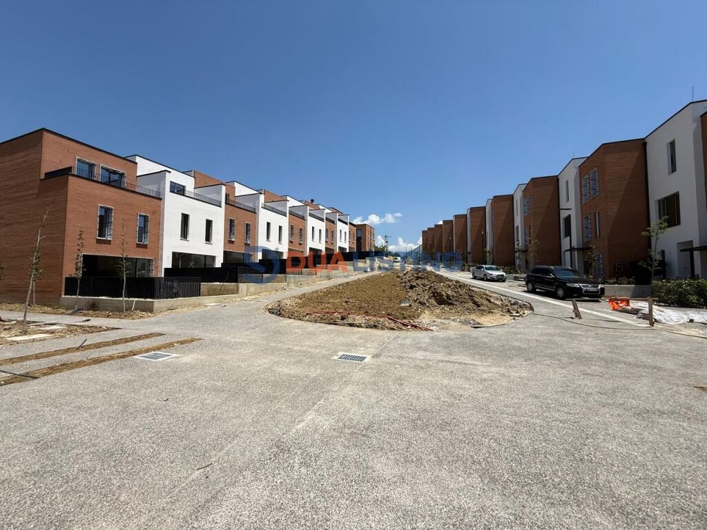🏡 Duplex di Lusso in Vendita 📍 Residenza Piccadilly, TEG – Tirana