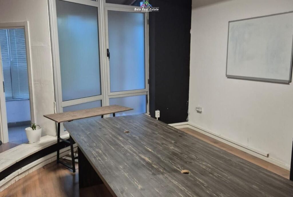 Ufficio in Affitto 4+1 Vicino a Via Kavaja (ID BZ290) Tirana