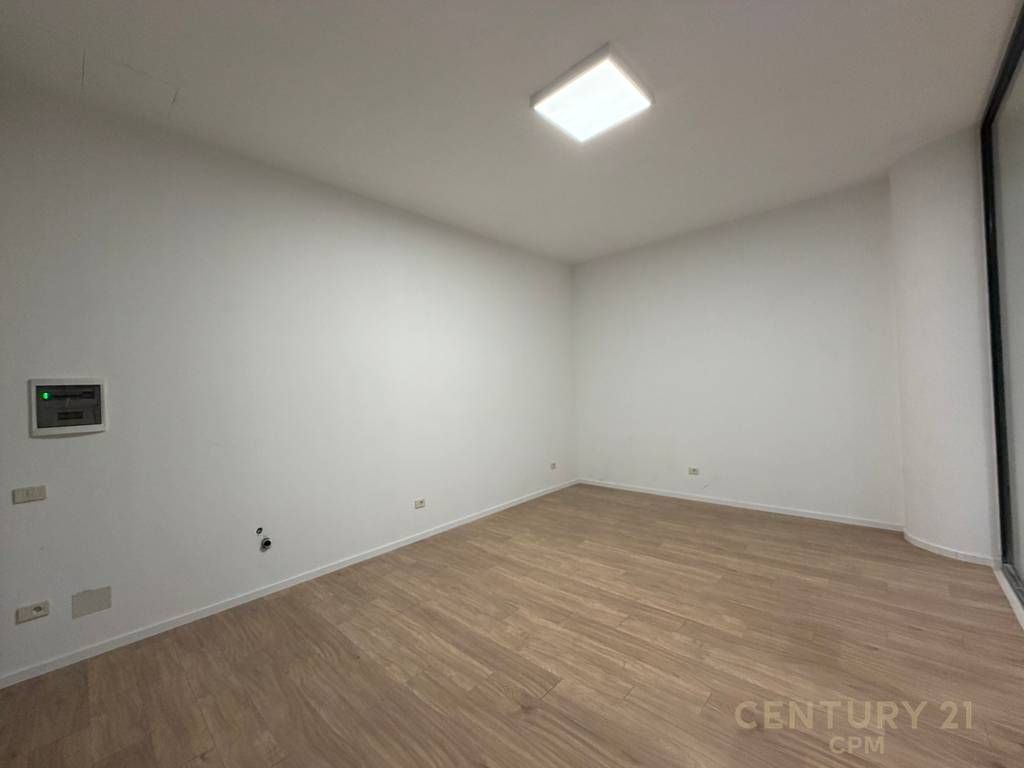 AMBIENT KOMERCIAL ME QIRA TEK GOLDEN TOWER RESIDENCE! 700 € /Muaj