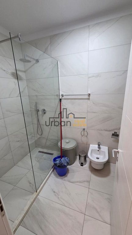 Affitto, Appartamento 3+1+ Posto Auto, Ali Demi, Tirana - 50.000 Leke | 100 m²