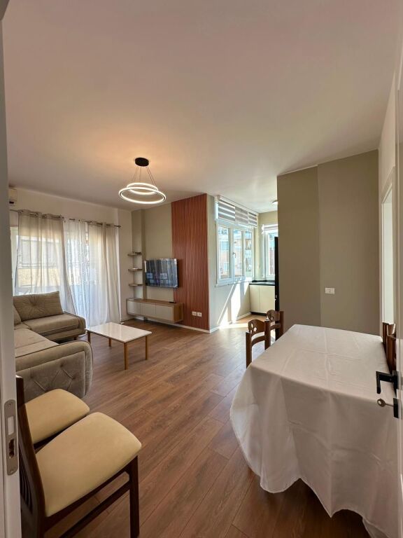 🏡 Jepet me qira apartament 2+1  📍 Në krah të Kopshtit Zoologjik, pranë Supermarket Xhangolli.💰 Çmimi: 90,000 lekë të reja/muaj