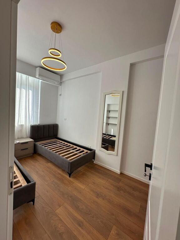 🏡 Jepet me qira apartament 2+1  📍 Në krah të Kopshtit Zoologjik, pranë Supermarket Xhangolli.💰 Çmimi: 90,000 lekë të reja/muaj