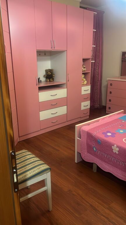 Jepet me qera apartament 2+1 i mobiluar tek Ministria Jashteme