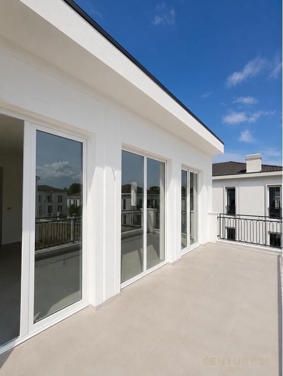EXCLUSIVE VILLA FOR SALE WITH POOL, ROLLING HILLS 2       €1,200,000