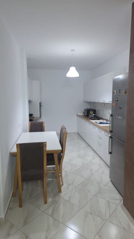 APARTAMENT 2+1 PËR QERA TE KOMPLEKSI TOM DOSHI (SHKOZË)