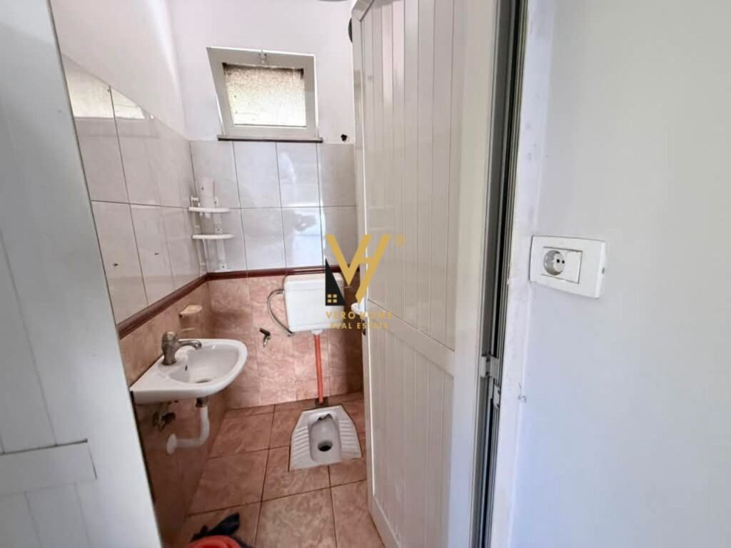 JEPET DYQAN 185 M2 ME QERA TE RRUGA E BURGUT 1.500 EURO