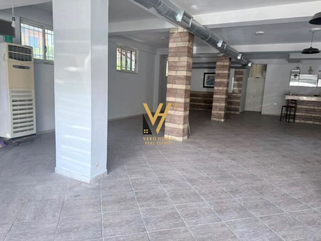 JEPET DYQAN 185 M2 ME QERA TE RRUGA E BURGUT 1.500 EURO