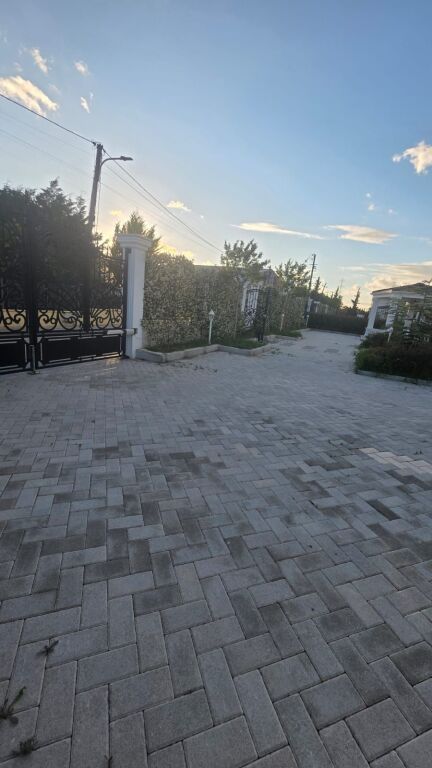 Shitet vile luksi 5 km nga bregdeti Qerretit(rruga Shengjergj ,unaza veriore,Kavaje)