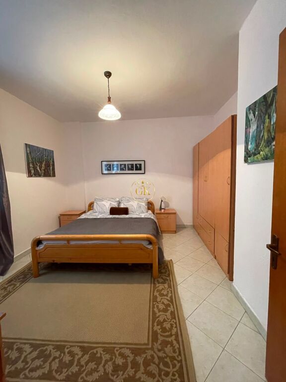 🏡 Apartament Me Qera 1+1 + Ballkon Pranë Majestic Shkembi Kavajes
