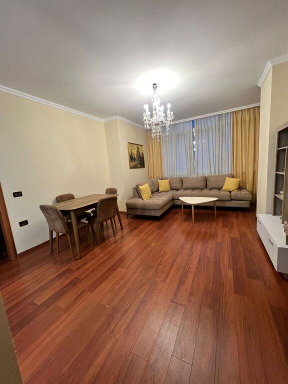 Jepet me qera apartament 2+1 i mobiluar tek Ministria Jashteme