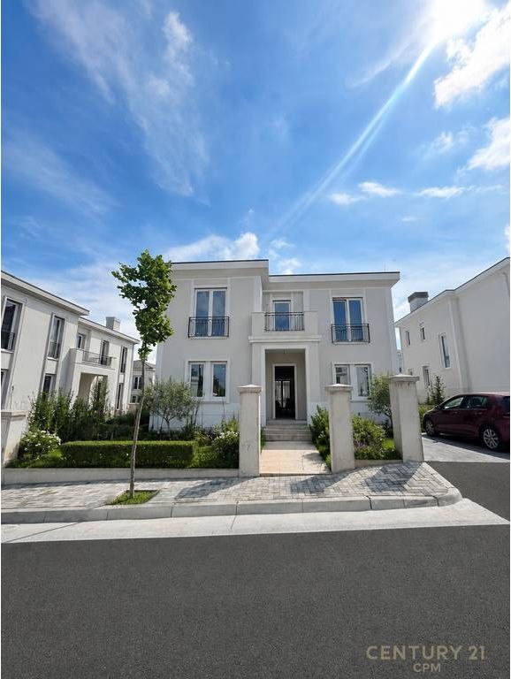 EXCLUSIVE VILLA FOR SALE WITH POOL, ROLLING HILLS 2       €1,200,000