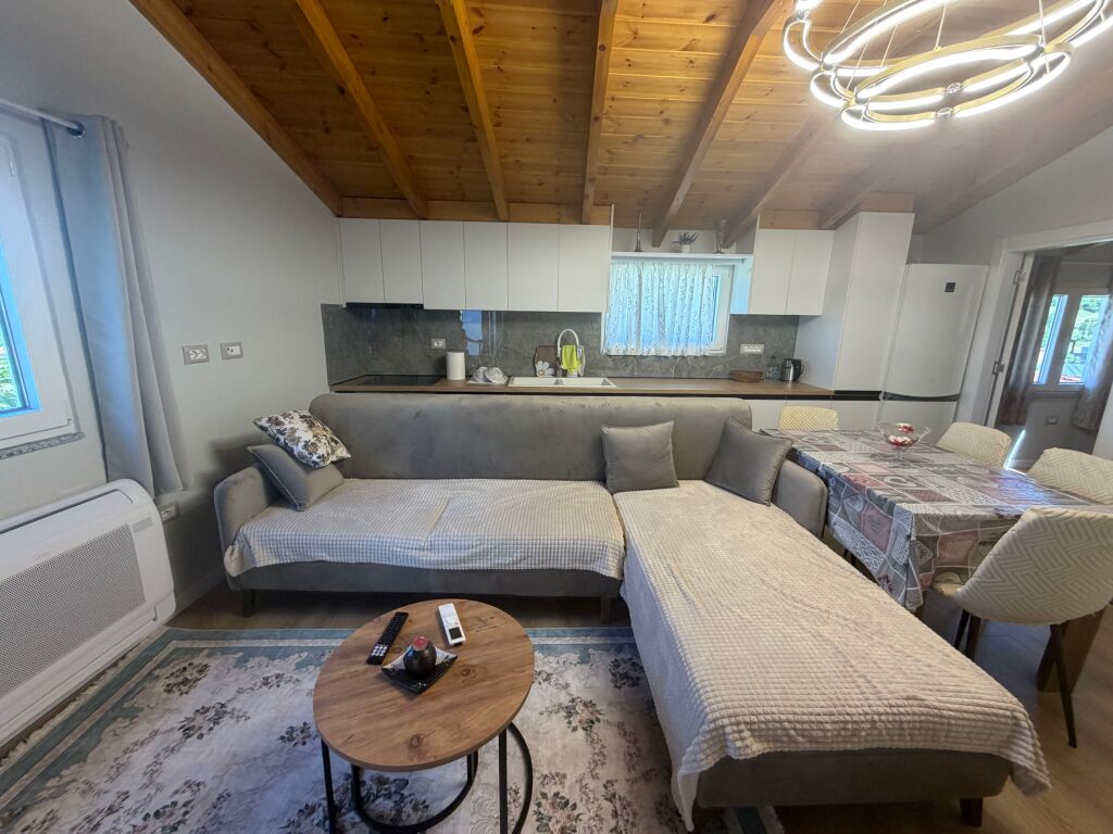 1+1,floor villa with parking,American villas ,450 thousand lek