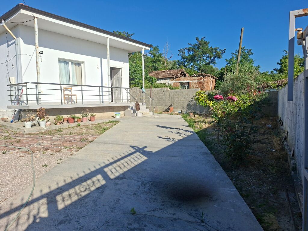 Private house 1+1 with yard for sale