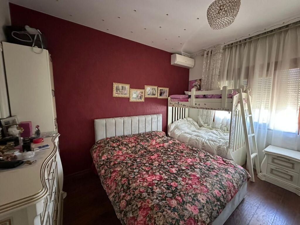 Apartment 1+1 for rent at the Paris Commune.