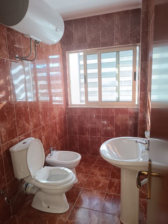 🏡 Jepet me qira apartament 1+1 📍 Vendndodhja: Ish Fusha e Aviacionit 💰 Çmimi: 40.000 Lekë/muaj