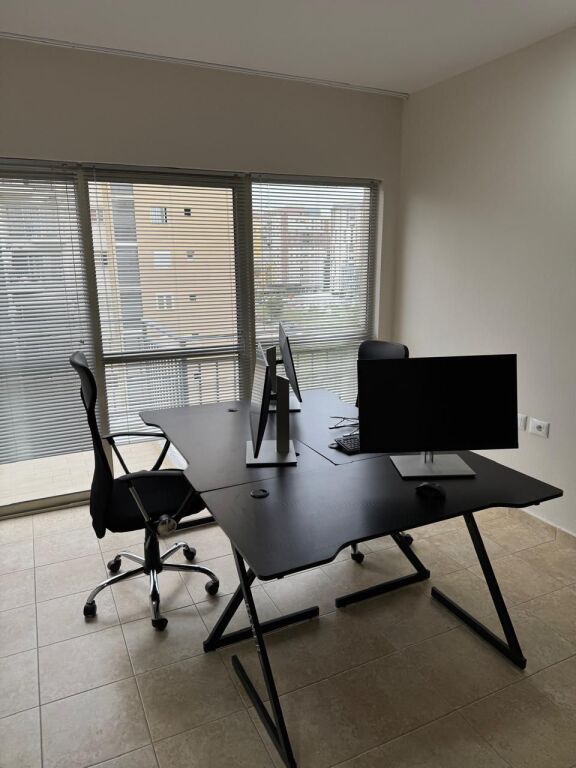 🏡 Jepet me qira apartament 1+1 📍 Vendndodhja: Ish Fusha e Aviacionit 💰 Çmimi: 40.000 Lekë/muaj