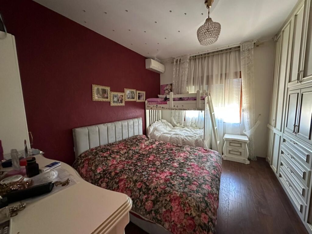 Apartment 1+1 for rent at the Paris Commune.