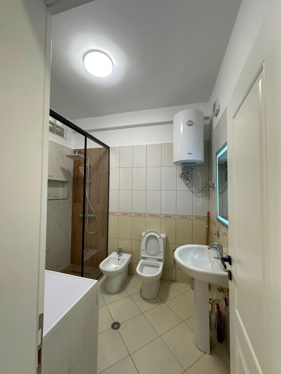 Jepet me qira apartament 2+1  📍 Në krah të Kopshtit Zoologjik, pranë Supermarket Xhangolli.