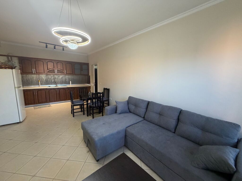 1+1, di fronte a Delijorgji, via Kavaja, 500 euro