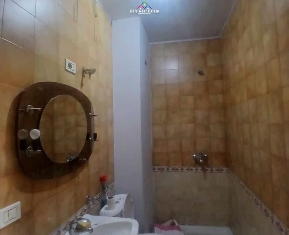 Zyre Me Qera Tek 21 Dhjetori (ID BZ2988) Tirane