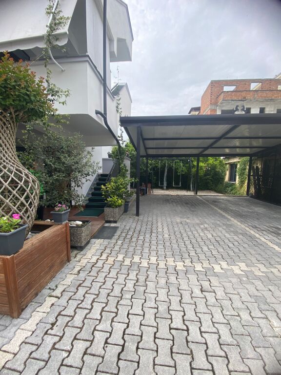 🏥 Jepet me qera klinikë moderne me standarte europiane – Fier Lagja 16 prilli (Pas Shkolles Petro Sota)