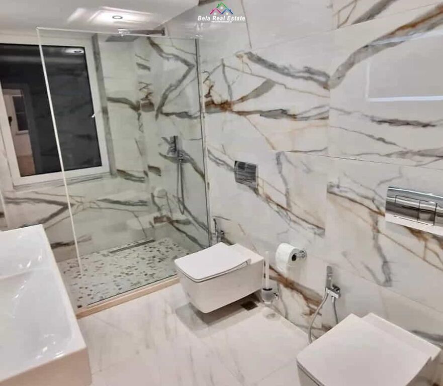 Ufficio in Affitto 3+1 in Centro (ID BZ22563) Tirana