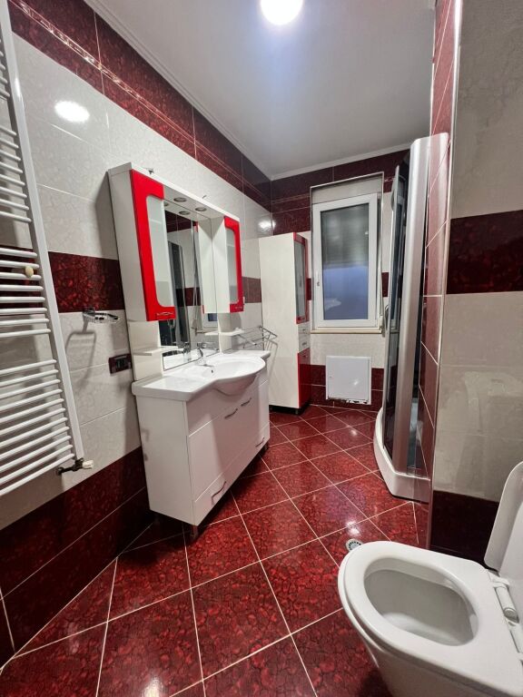 Jepet me qera apartament 2+1 i mobiluar tek Ministria Jashteme