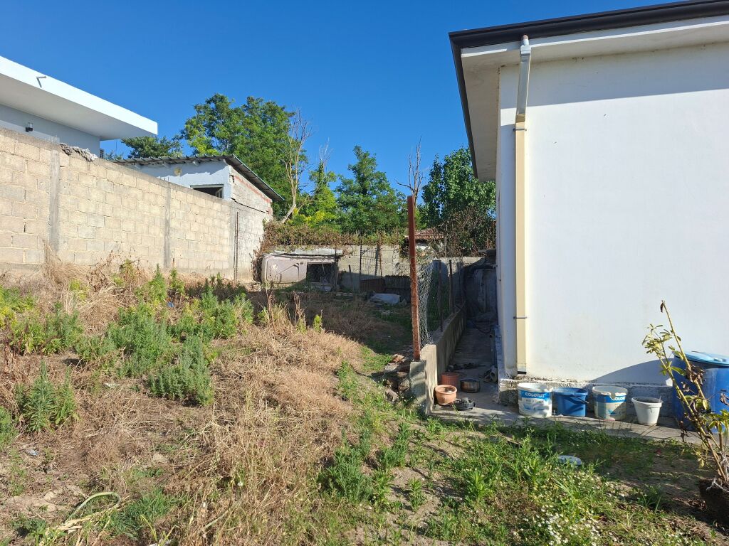 Private house 1+1 with yard for sale