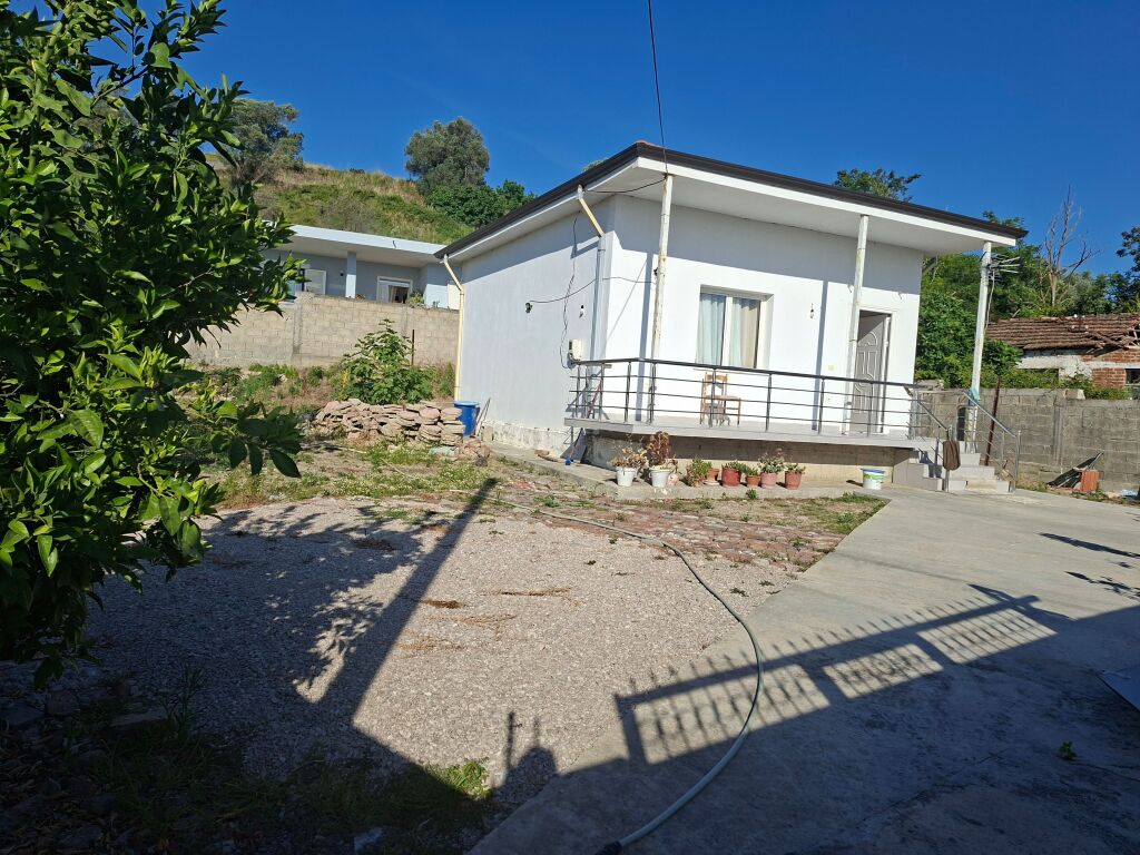Private house 1+1 with yard for sale
