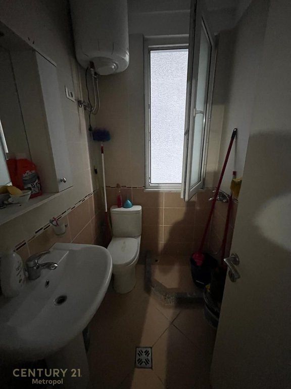 Apartment 2+1 for sale at Komuna e Parisit 295,000 €
