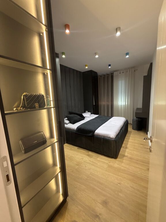 Okazion Shitet Apartament 2+1 tek fresku