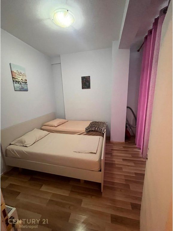 Apartment 2+1 for sale at Komuna e Parisit 295,000 €