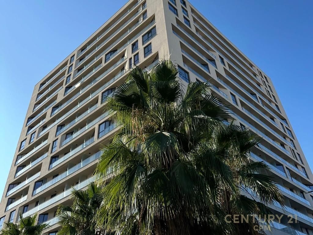 AMBIENT KOMERCIAL ME QIRA TEK GOLDEN TOWER RESIDENCE! 700 € /Muaj