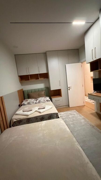 🏡 Jepet me qera apartament 1+1 tek rruga e dibres/kinostudio !